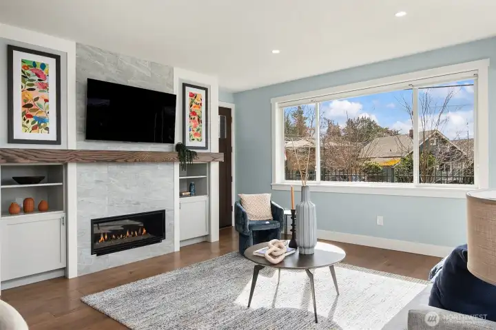 ADU has separate entrance off of 80th.