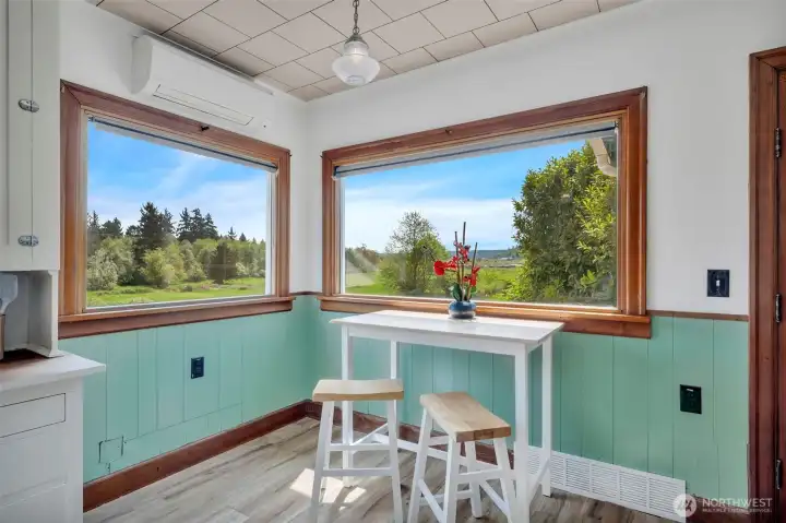 Kitchen eating space.