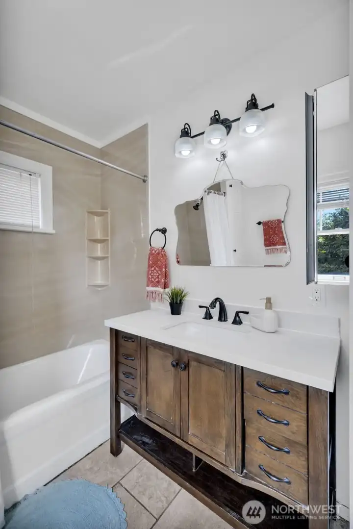 Main level full bath