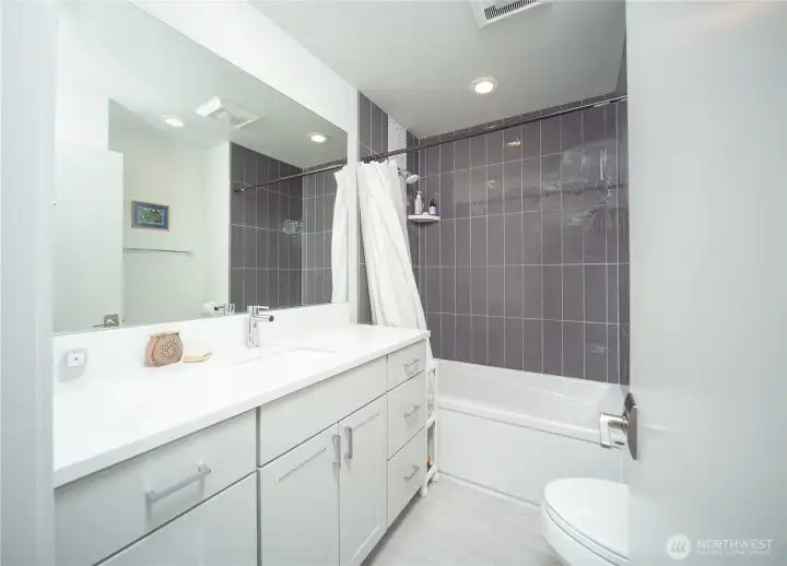 Guest bath 2