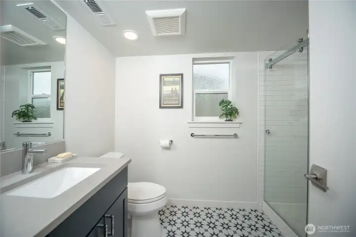 Main level guest bath 3 w/shower