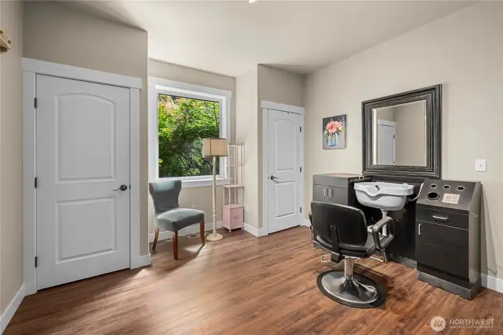 Salon station stays, but chair does not convey