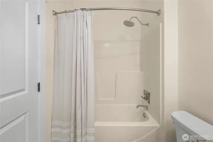 with tub/shower