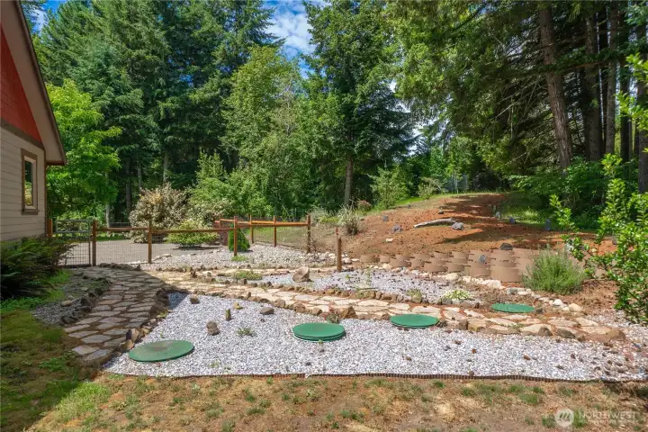 Gravel area on the side of the house