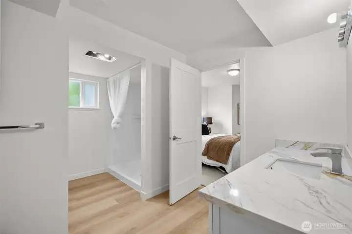 Main Level Master Bath