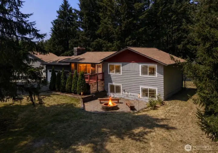 Cozy fire pit and enjoy evenings under the stars. Cozy fire pit and enjoy evenings under the stars.