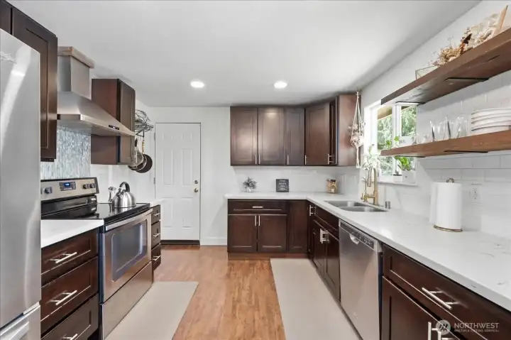 So much counter space. Room to make cinnamon rolls. So much counter space. Room to make cinnamon rolls.