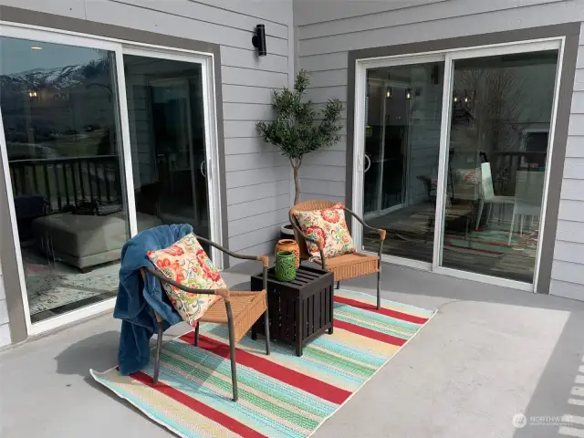 Covered patio deck with lots of sunshine