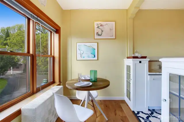 Nice breakfast nook.