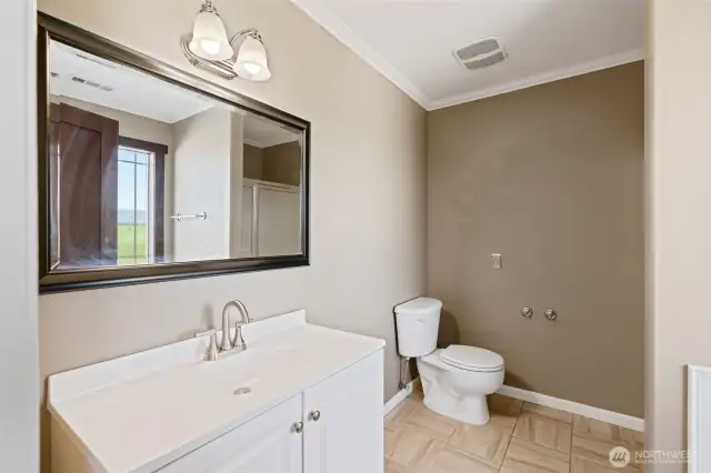 2nd Primary en suite bath