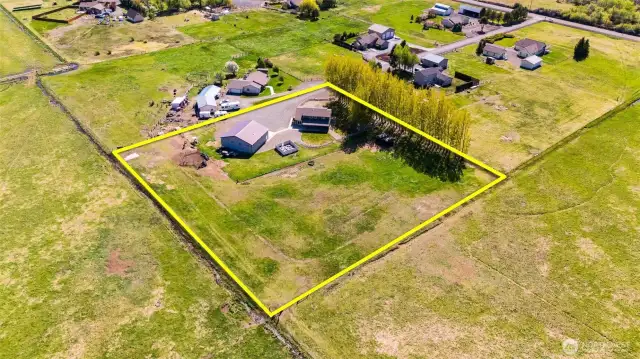 3 Fenced acres w/ pastures