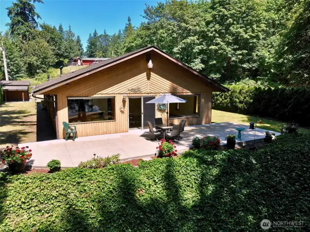 Large back concrete patio to enjoy overlooking the river