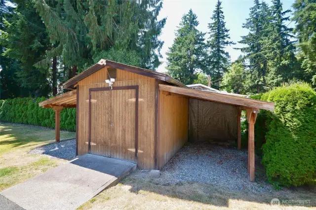 Storage shed with lean tos on each side.