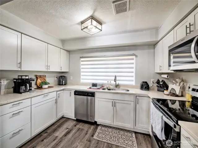 Ample cabinet and Counter Space