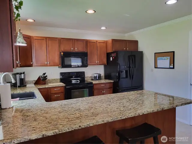 Kitchen / Breakfast Bar