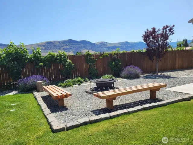 Firepit / Benches Seating