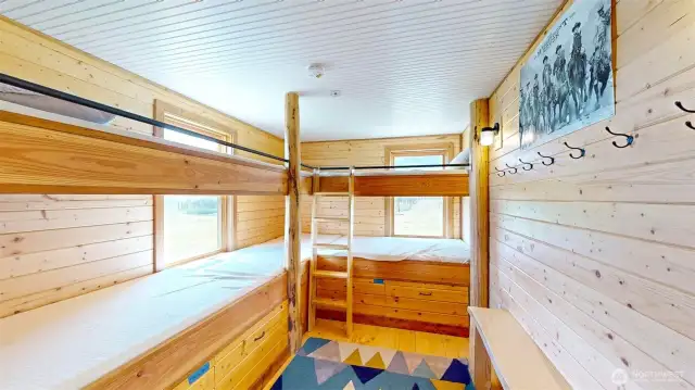 Guest cabin bunks
