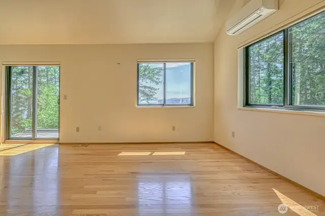 Upper floor bedroom
