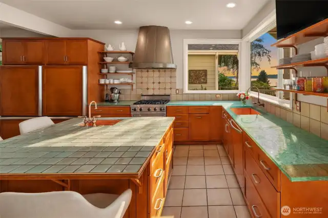 Many people can be in this great kitchen.