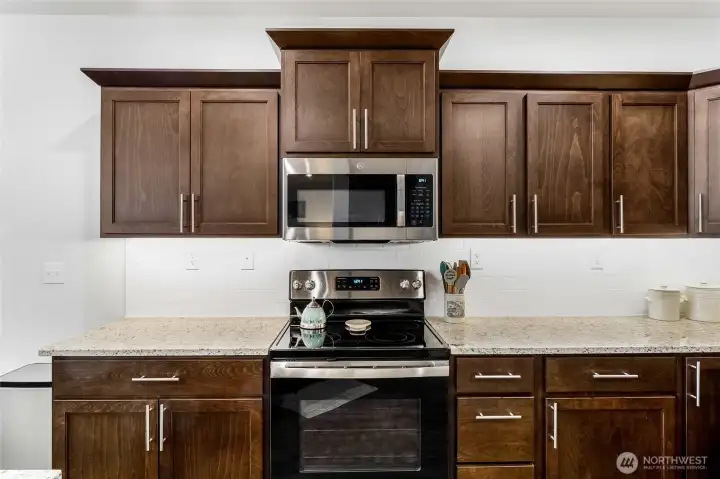 Do you bake or cook? This oven/stove setup with the microwave above will help you make your favorite dishes.