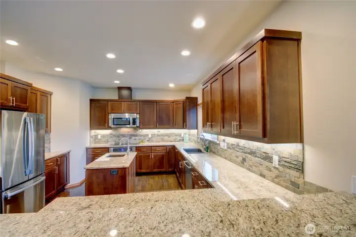 Kitchen with breakfast bar