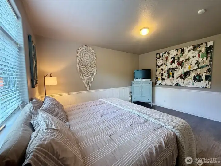 Spacious Bonus room is currently used for accommodating guests.