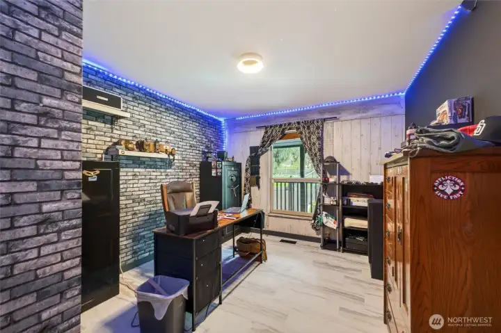 Primary Suite Den/Office