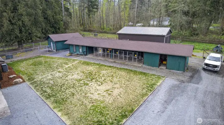 700 sq ft shed/lean to kennel area