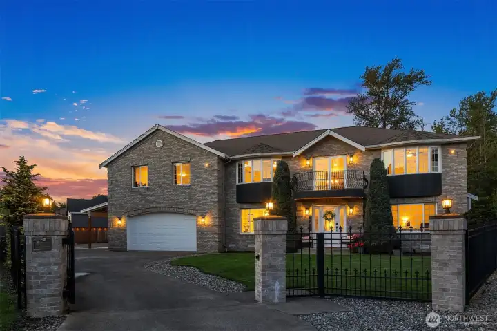 Custom built remodeled home, this Copperfield Estate offers 4 Bedrooms plus office/5th bedroom and 2.5 bathrooms in it's 3,600 sq ft floor plan that rests on a 19,473 sq ft lot.