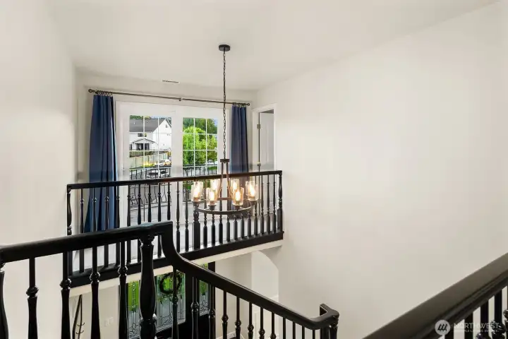 Upper floor Juliet balcony and cat walk