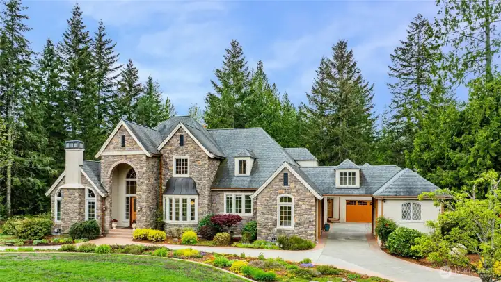 5 Bed/7 Bath with English Gardens