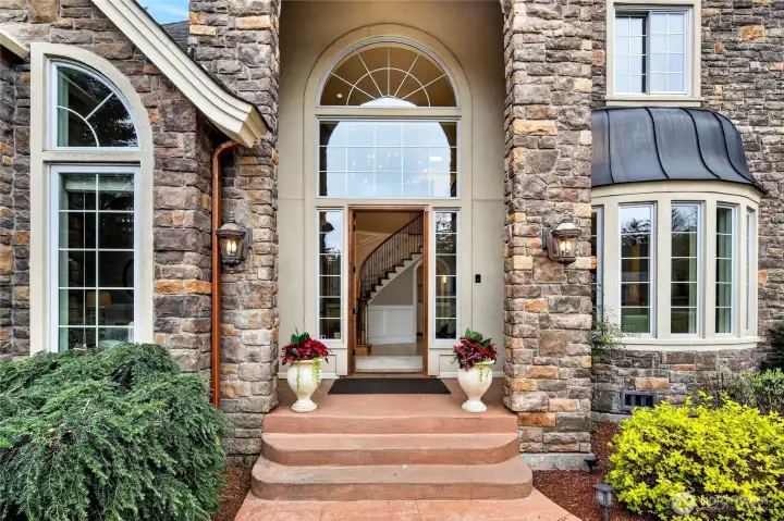 Vaulted 2 story Grand Entrance