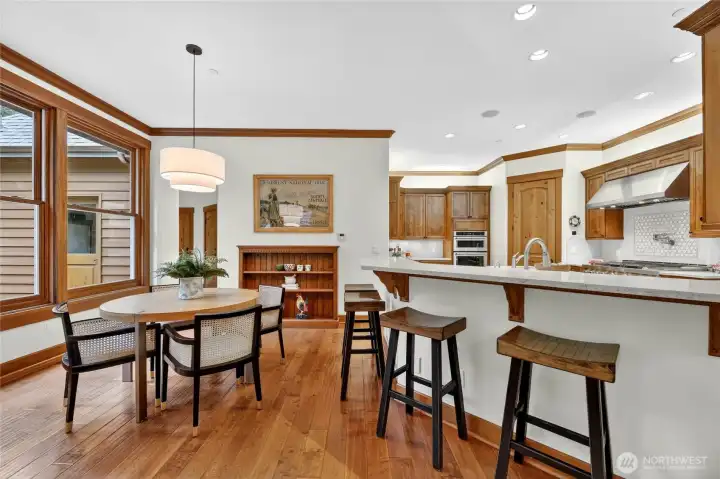Casual Dining Space - many places to gather for your crowd