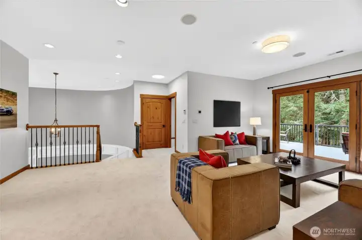 Large living space perfect for game night!