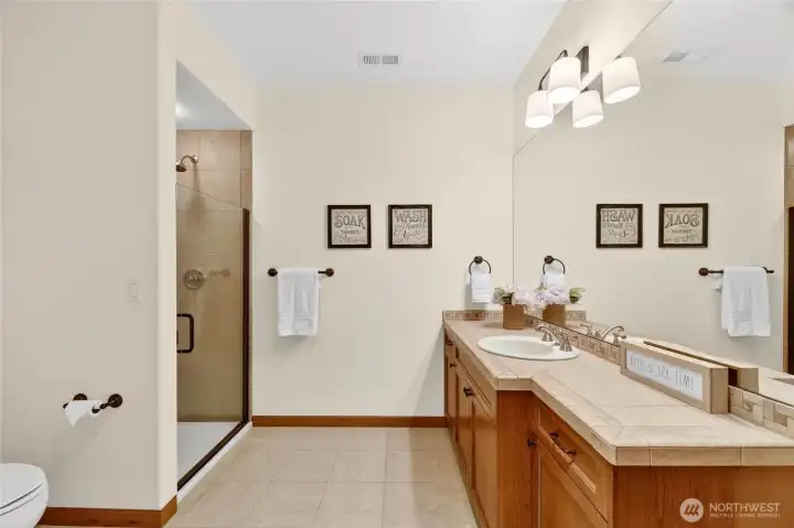 Bedroom 3 Ensuite Bath