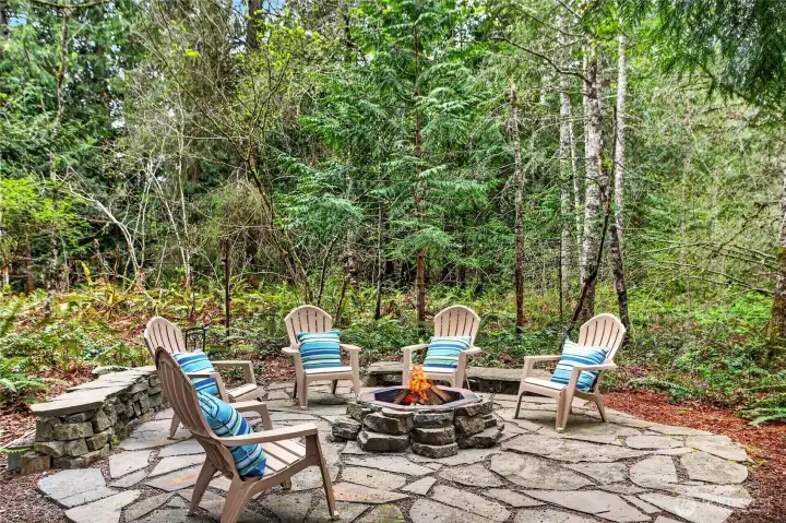 Property extends another acre+ of private forest