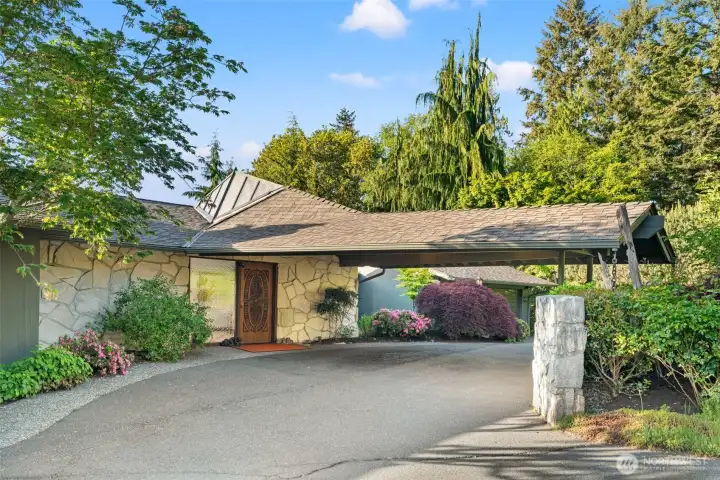 Porte Cochere entry.
