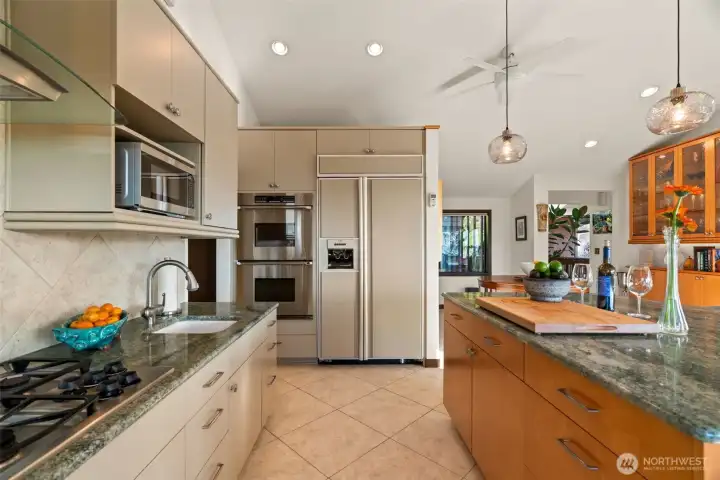 Stainless appliances.