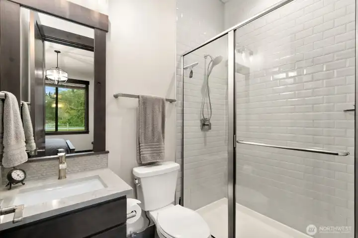 Ensuite...great for guests Ensuite...great for guests