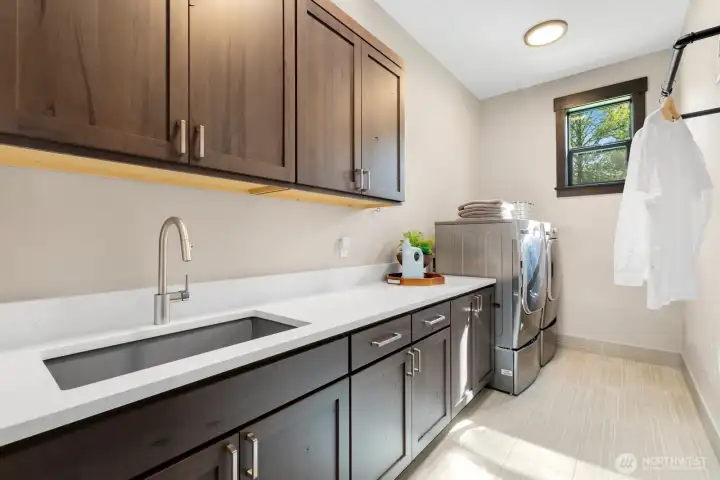 Spacious laundry room Spacious laundry room