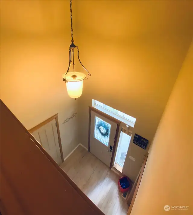 Vaulted foyer ceiling