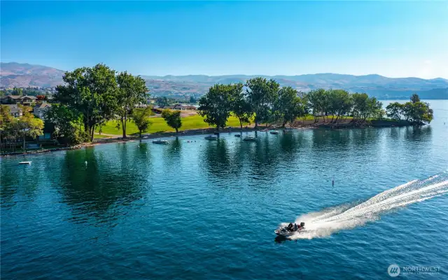 Unbeatable amenities on Wapato Point. multiple waterfront parks, tennis/pickleball courts, on-site watercraft rentals, indoor/outdoor pool