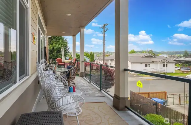 This 2nd floor wrap-around deck has Southern and Western exposure for maximum natural light and sun!