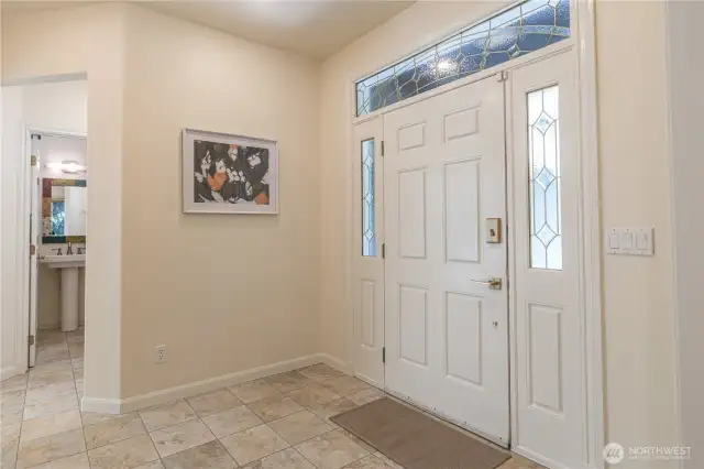 Entry w/ 1/2 bath off hall