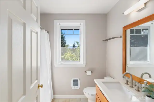 Upstairs full bath