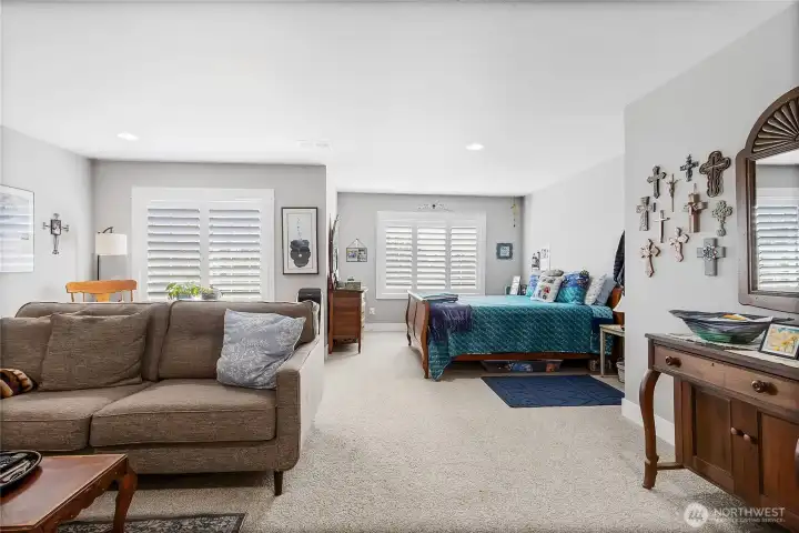 Office/2nd living area on upper level