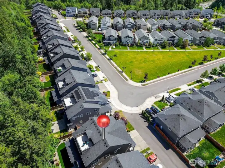 Property at end of street in alleyway with no through traffic