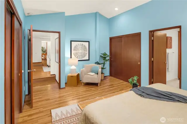 PRIMARY BEDROOM W/ LOTS OF CLOSET SPACE AND HIGH CEILINGS.