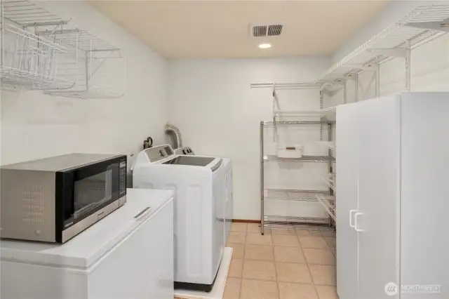 WALK-IN PANTRY/LAUNDRY ROOM
