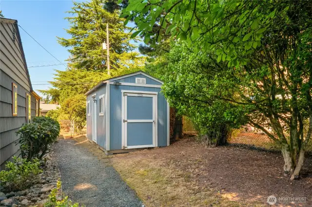 LARGE DETACHED STUDIO-PERFECT FOR OFFICE, WORK SHOP, STORAGE OR HOBBY ROOM